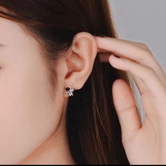 👩‍🚀🧑‍🚀NEW👩‍🚀🧑‍🚀DARLING!! Asymetrical Stud Astronaut Earrings👩‍🚀🧑‍🚀 - Picture 6 of 14